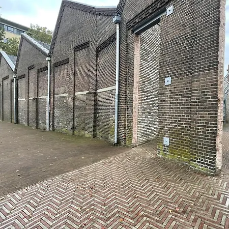 Relaxing Suite, Spa Nearby, Free Parking & Airco 3* Oss