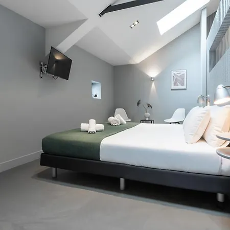 Relaxing Suite, Nearby, Free Parking & Airco * Oss