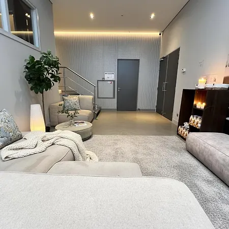 Relaxing Suite, Nearby, Free Parking & Airco Apartamento