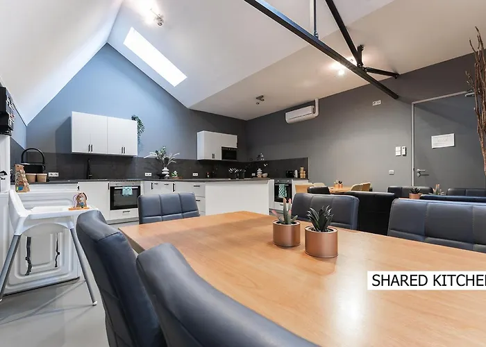 Relaxing Suite, Nearby, Free Parking & Airco *