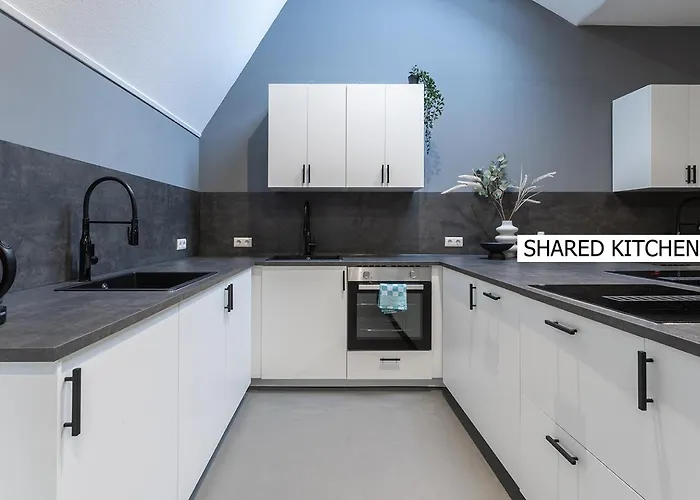 Relaxing Suite, Nearby, Free Parking & Airco