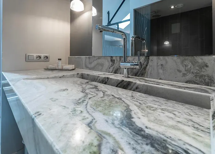 Relaxing Suite, Nearby, Free Parking & Airco Apartman