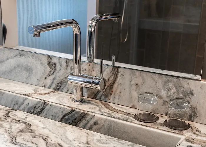 Relaxing Suite, Nearby, Free Parking & Airco Apartman